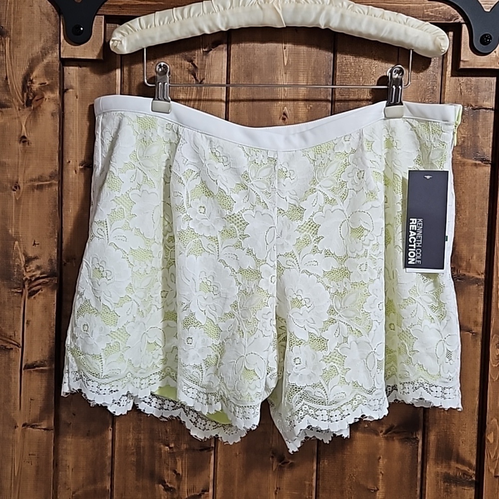 Kenneth Cole Reaction White Floral Lace Neon Green Lined 5" Shorts Size Large